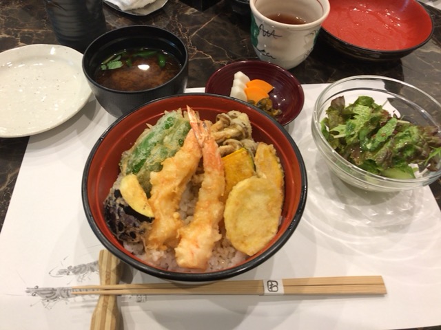 ■天ぷら専門店の美味しい天丼「天ぷら わかやま」