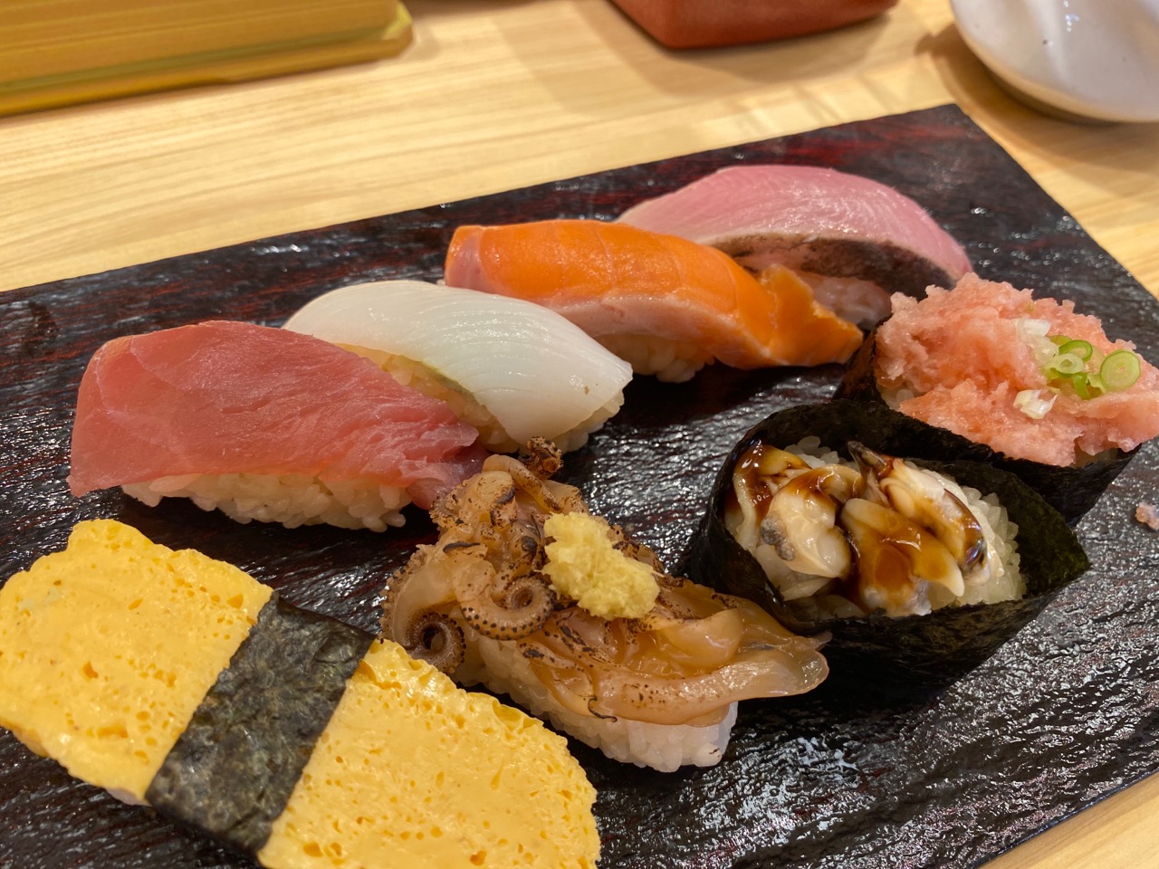 ■駅前の立ち食い寿司「立ち寿司横丁」